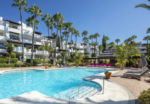 Datura 1 is a stunning recently-refurbished ground floor apartment with a prime location within the Puente Romano Resort on Marbella’s Golden Mile.