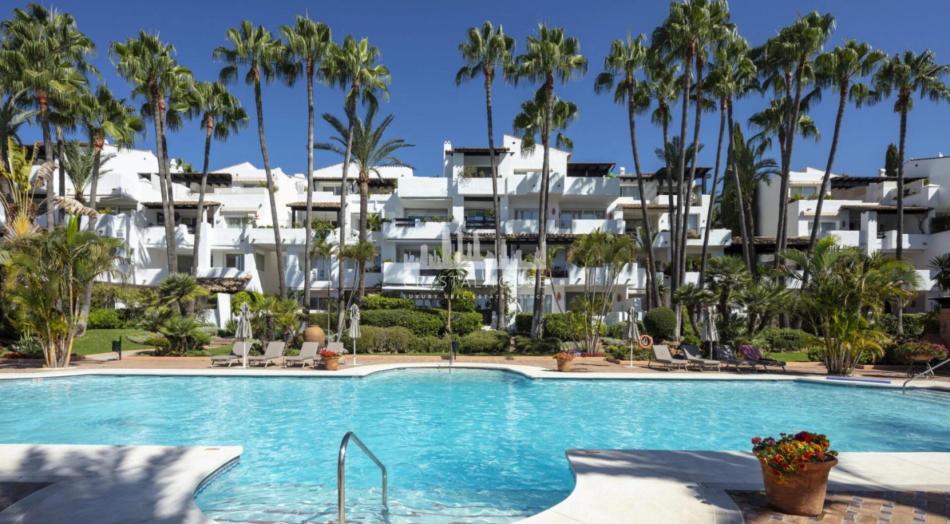 Datura 1 is a stunning recently-refurbished ground floor apartment with a prime location within the Puente Romano Resort on Marbella’s Golden Mile.