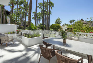 Datura 1 is a stunning recently-refurbished ground floor apartment with a prime location within the Puente Romano Resort on Marbella’s Golden Mile.