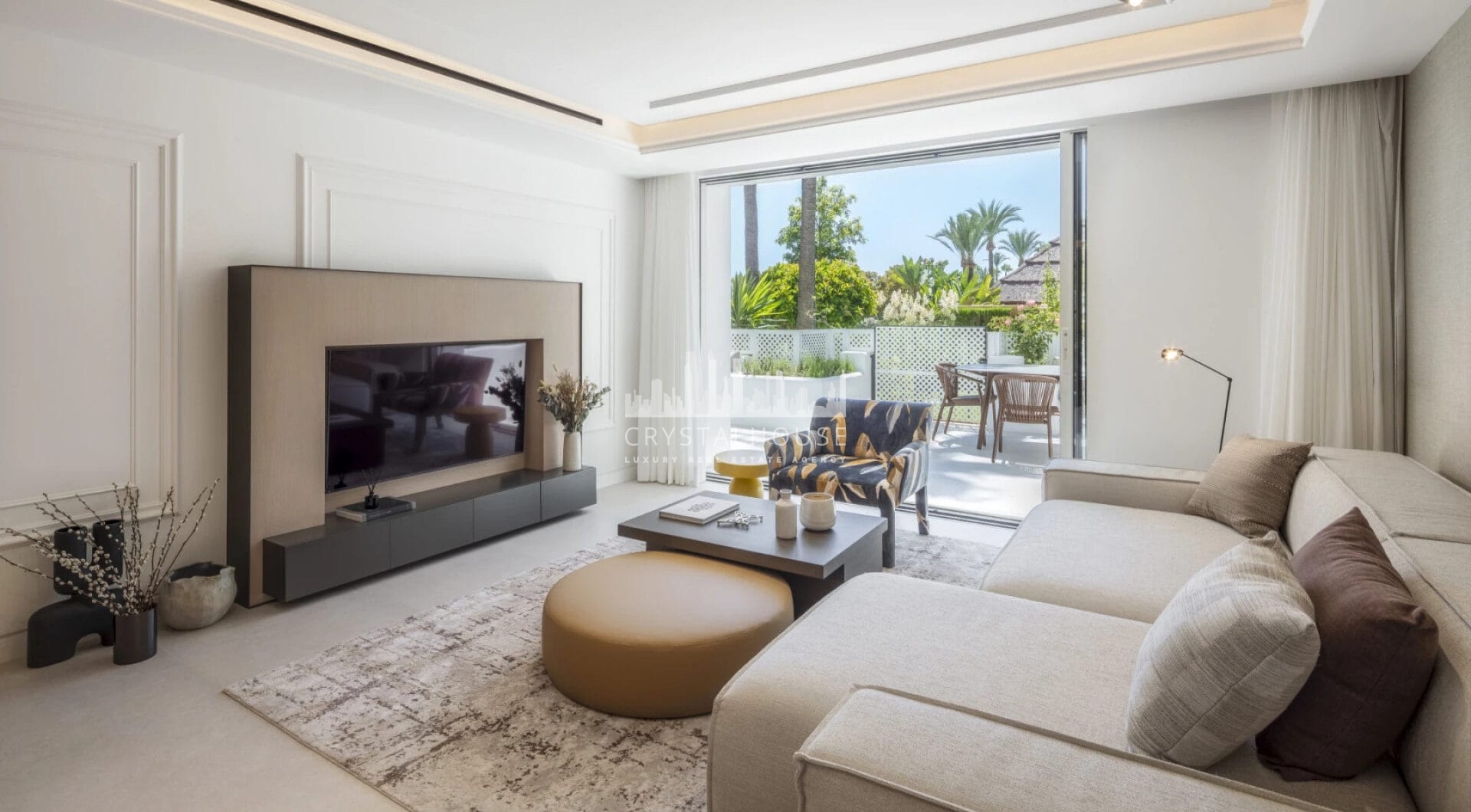 Datura 1 is a stunning recently-refurbished ground floor apartment with a prime location within the Puente Romano Resort on Marbella’s Golden Mile.
