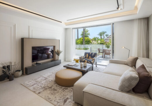 Datura 1 is a stunning recently-refurbished ground floor apartment with a prime location within the Puente Romano Resort on Marbella’s Golden Mile.