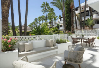 Datura 1 is a stunning recently-refurbished ground floor apartment with a prime location within the Puente Romano Resort on Marbella’s Golden Mile.
