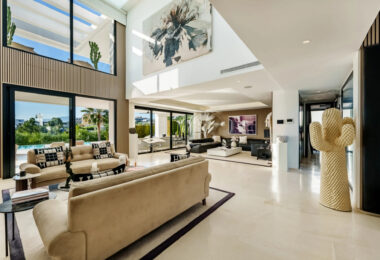 Welcome to Los Olivos 5, a modern masterpiece nestled in the heart of Nueva Andalucía’s prestigious Golf Valley.