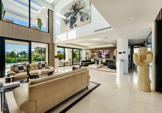 Welcome to Los Olivos 5, a modern masterpiece nestled in the heart of Nueva Andalucía’s prestigious Golf Valley.