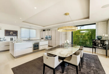 Welcome to Los Olivos 5, a modern masterpiece nestled in the heart of Nueva Andalucía’s prestigious Golf Valley.