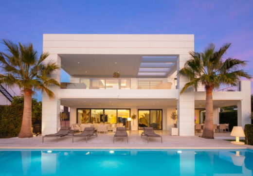 Welcome to Los Olivos 5, a modern masterpiece nestled in the heart of Nueva Andalucía’s prestigious Golf Valley.