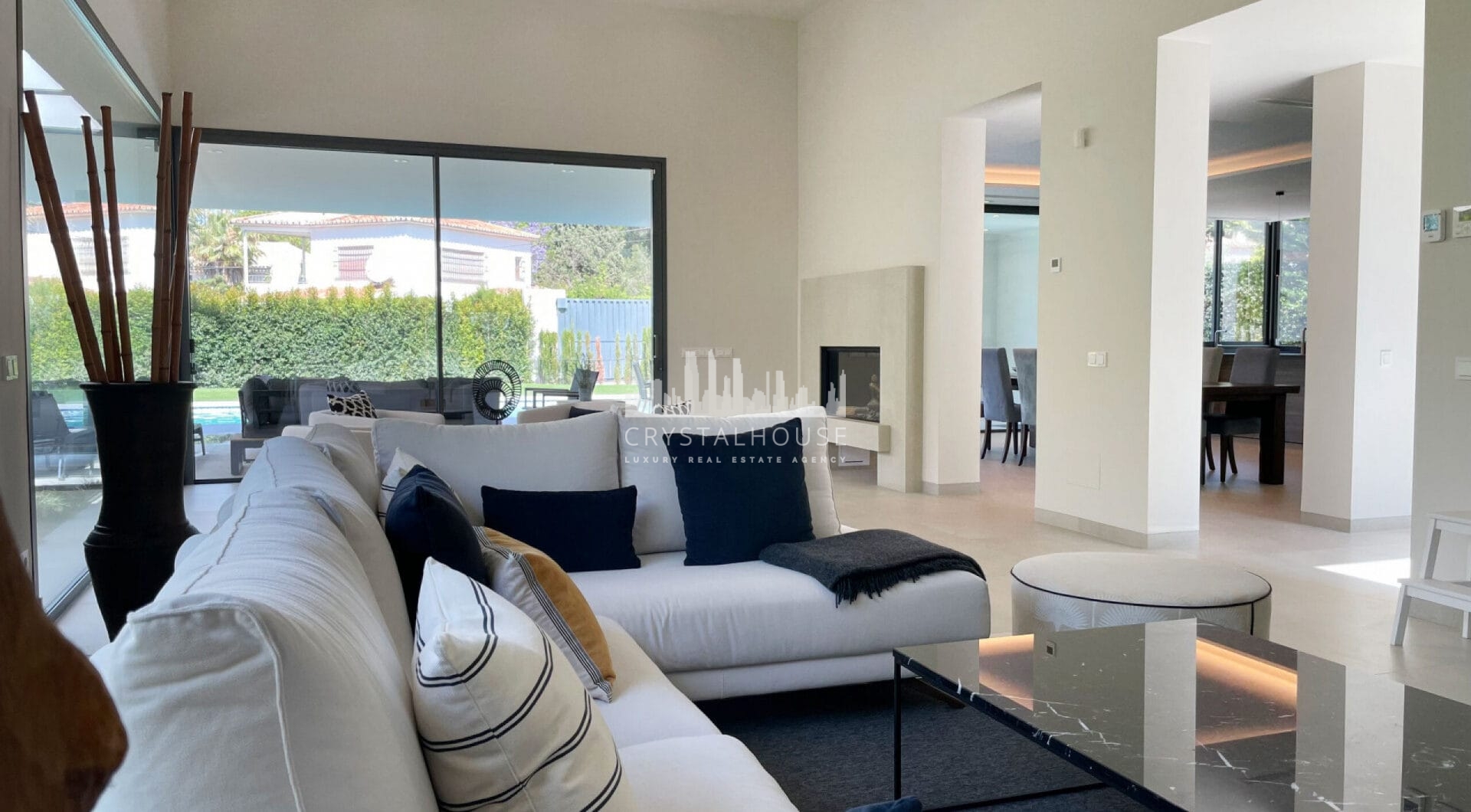 Iberis 12 is a stunning modern apartment sporting sea views within the exclusive enclave of the Puente Romano Resort on the Marbella Golden Mile.