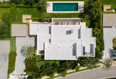This spectacular villa is situated in Green 10 within the prestigious Finca Cortesin Resort.