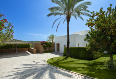 Nestled in the exclusive Green 10 are within the prestigious Finca Cortesin Resort, this magnificent villa showcases captivating architecture that offers a contemporary twist on golfside living.