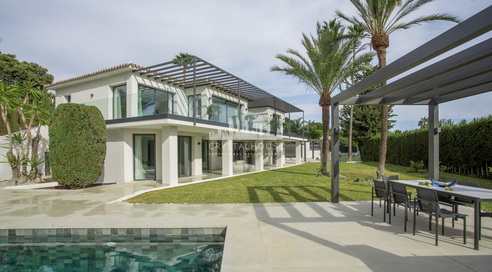 Situated on Marbella’s prestigious Golden Mile, this beautifully renovated villa offers luxury, privacy, and sustainability in one of the area’s most sought-after locations.
