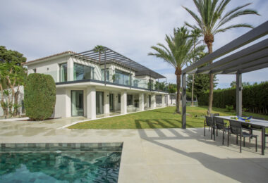Situated on Marbella’s prestigious Golden Mile, this beautifully renovated villa offers luxury, privacy, and sustainability in one of the area’s most sought-after locations.