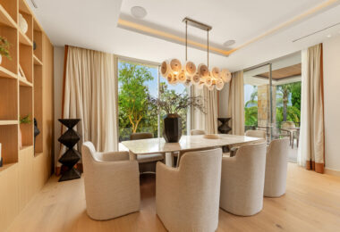 Villa Salina, located in the prestigious enclave of Nueva Andalucía, is a striking five-bedroom residence meticulously designed by the acclaimed GC Studio.