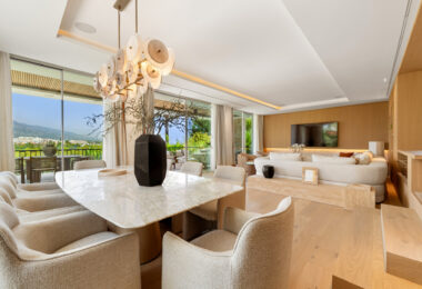 Villa Salina, located in the prestigious enclave of Nueva Andalucía, is a striking five-bedroom residence meticulously designed by the acclaimed GC Studio.