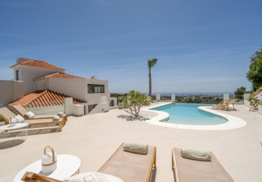 Welcome to Villa Luma, a beautifully reimagined Mediterranean residence located in the prestigious enclave of Las Lomas de Nueva Andalucía.