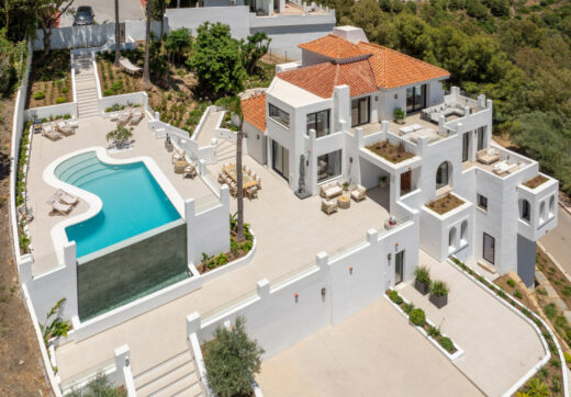 Welcome to Villa Luma, a beautifully reimagined Mediterranean residence located in the prestigious enclave of Las Lomas de Nueva Andalucía.