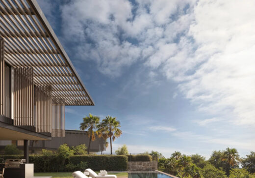 Situated in the exclusive neighbourhood of La Cerquilla, this exceptional modern villa, designed by Jacobsen Arquitectura, is currently under construction and promises to deliver a seamless fusion of contemporary elegance and natural beauty.