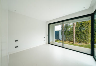 Luxury Villa in Rio Verde, Just 100m from the Beach