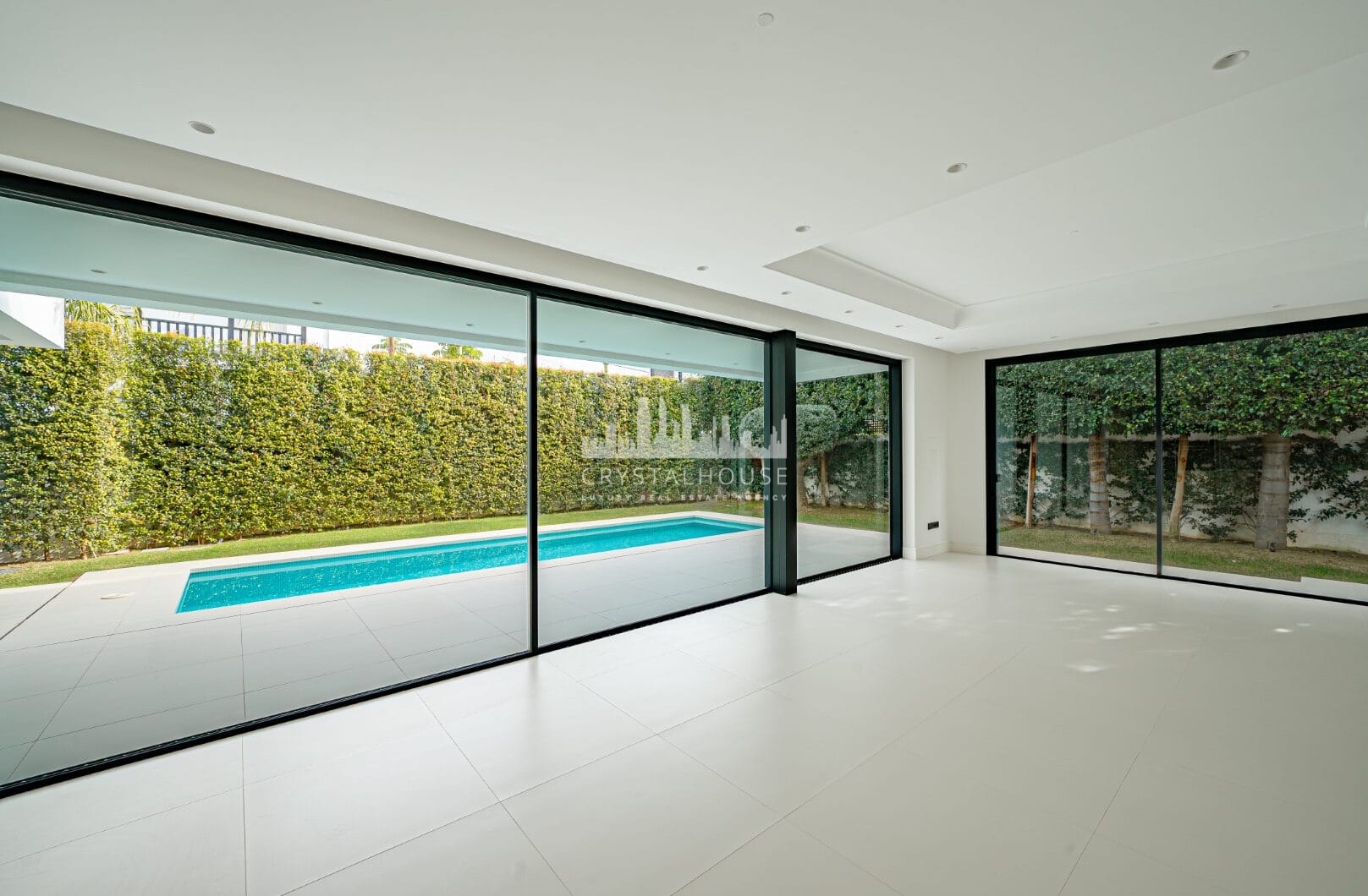 Luxury Villa in Rio Verde, Just 100m from the Beach