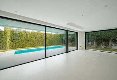 Luxury Villa in Rio Verde, Just 100m from the Beach