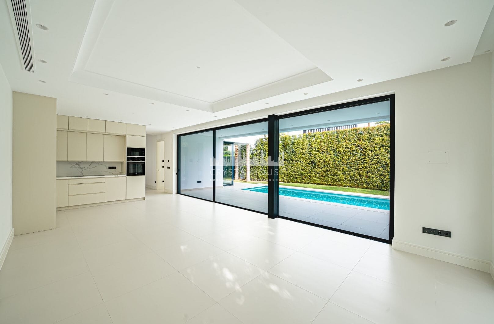 Luxury Villa in Rio Verde, Just 100m from the Beach