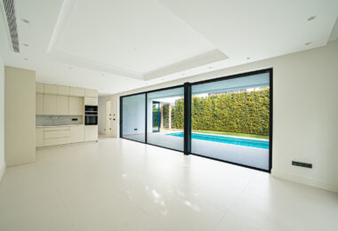 Luxury Villa in Rio Verde, Just 100m from the Beach