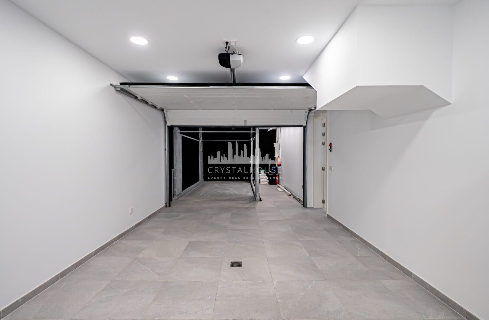 Luxury Villa in Rio Verde, Just 100m from the Beach