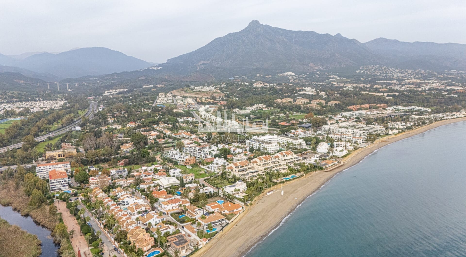 Luxury Villa in Rio Verde, Just 100m from the Beach