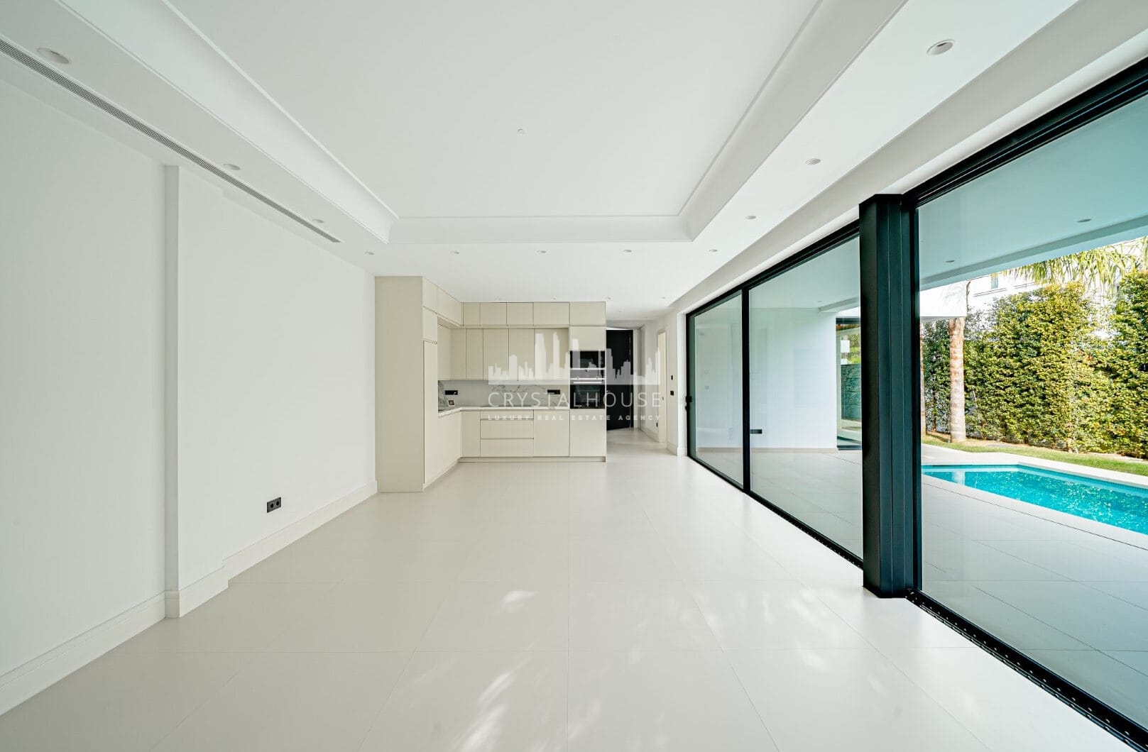 Luxury Villa in Rio Verde, Just 100m from the Beach