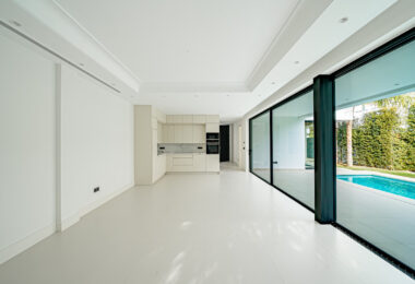 Luxury Villa in Rio Verde, Just 100m from the Beach