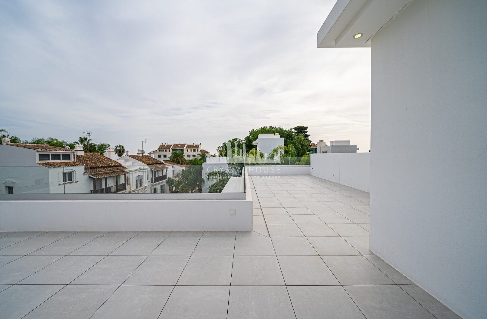 Luxury Villa in Rio Verde, Just 100m from the Beach
