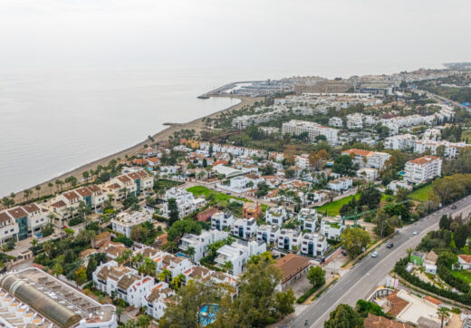 Luxury Villa in Rio Verde, Just 100m from the Beach
