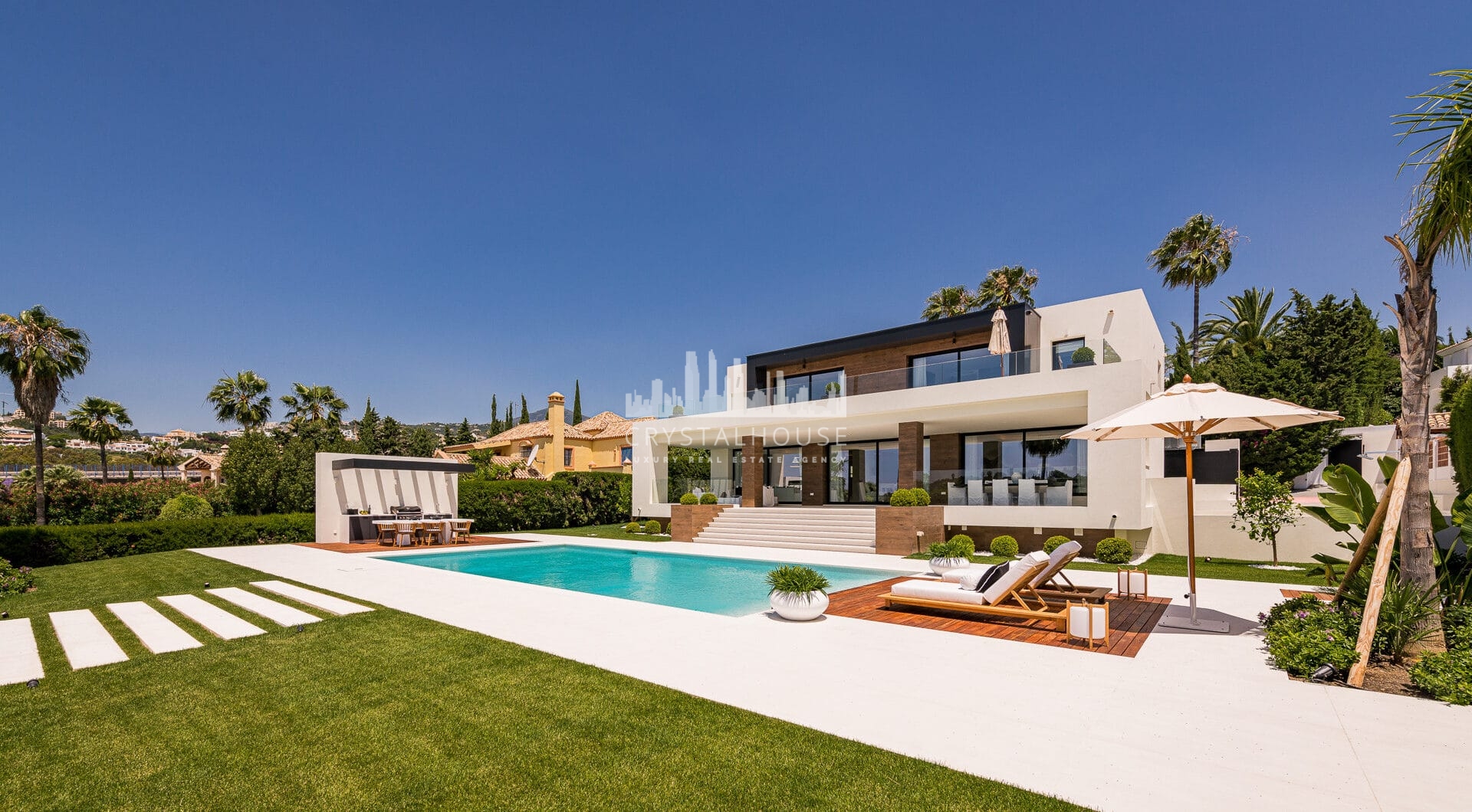 Exceptional Front Line Golf Villa in Nueva Andalucía