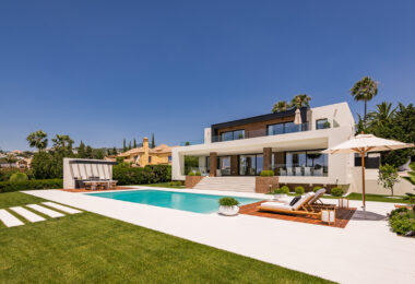 Exceptional Front Line Golf Villa in Nueva Andalucía
