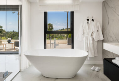 Exceptional Front Line Golf Villa in Nueva Andalucía