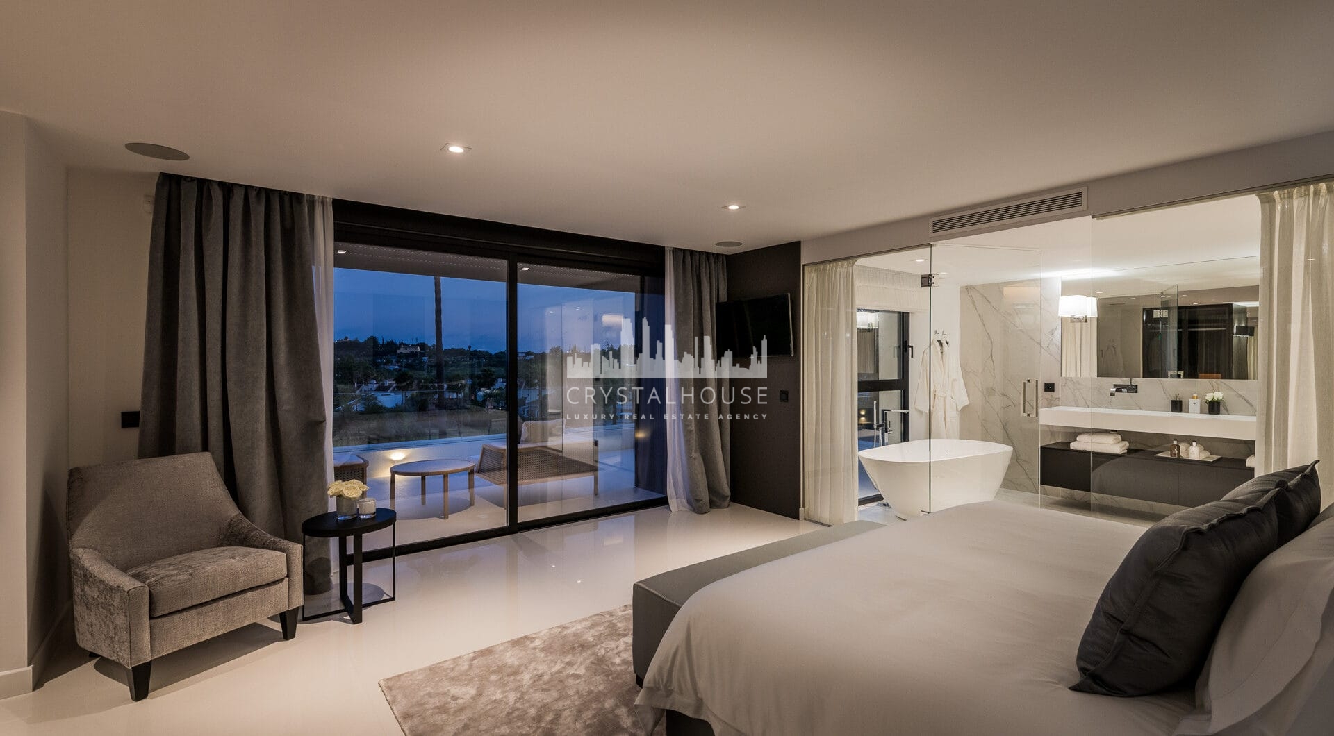 Exceptional Front Line Golf Villa in Nueva Andalucía