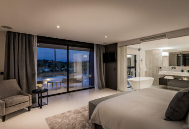 Exceptional Front Line Golf Villa in Nueva Andalucía