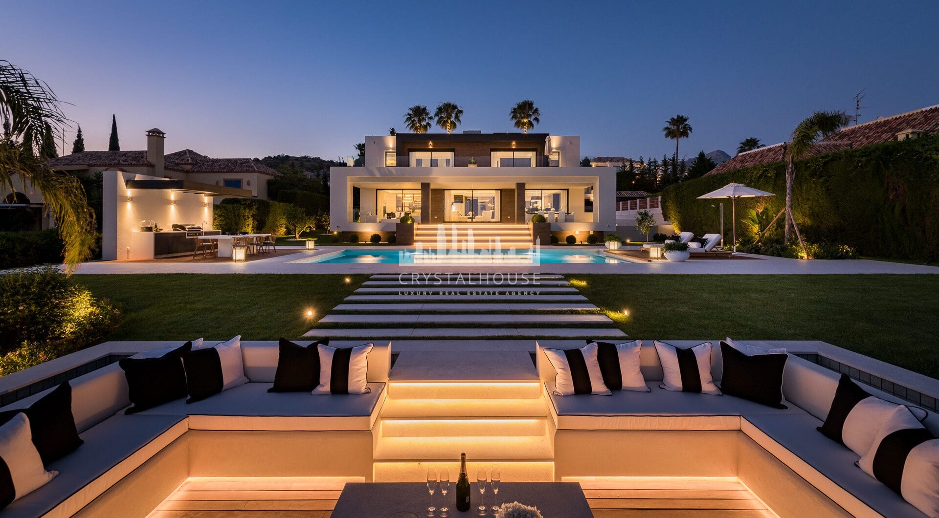Exceptional Front Line Golf Villa in Nueva Andalucía