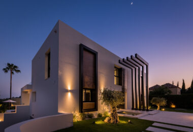Exceptional Front Line Golf Villa in Nueva Andalucía