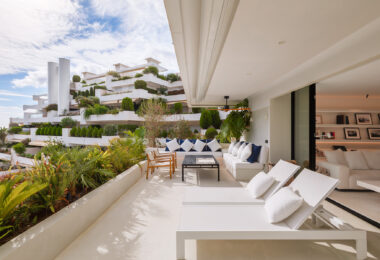 Renovated Apartment in Las Lomas with Heated Pool and Mountain Views