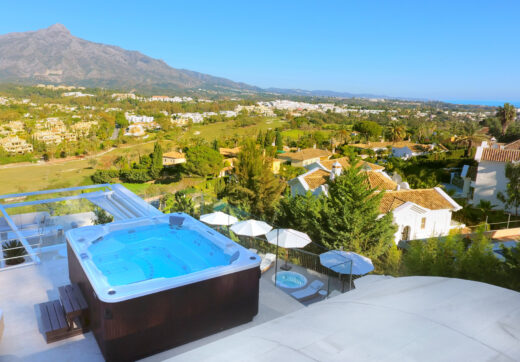 Contemporary Villa with Private Pool &amp; Garden in Los Naranjos