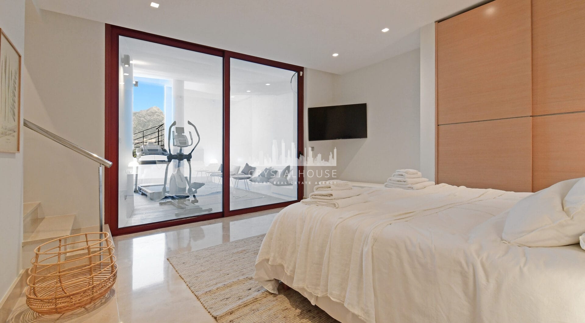 Contemporary Villa with Private Pool &amp; Garden in Los Naranjos