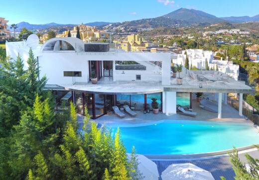 Contemporary Villa with Private Pool &amp; Garden in Los Naranjos