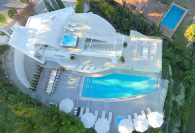 Contemporary Villa with Private Pool &amp; Garden in Los Naranjos