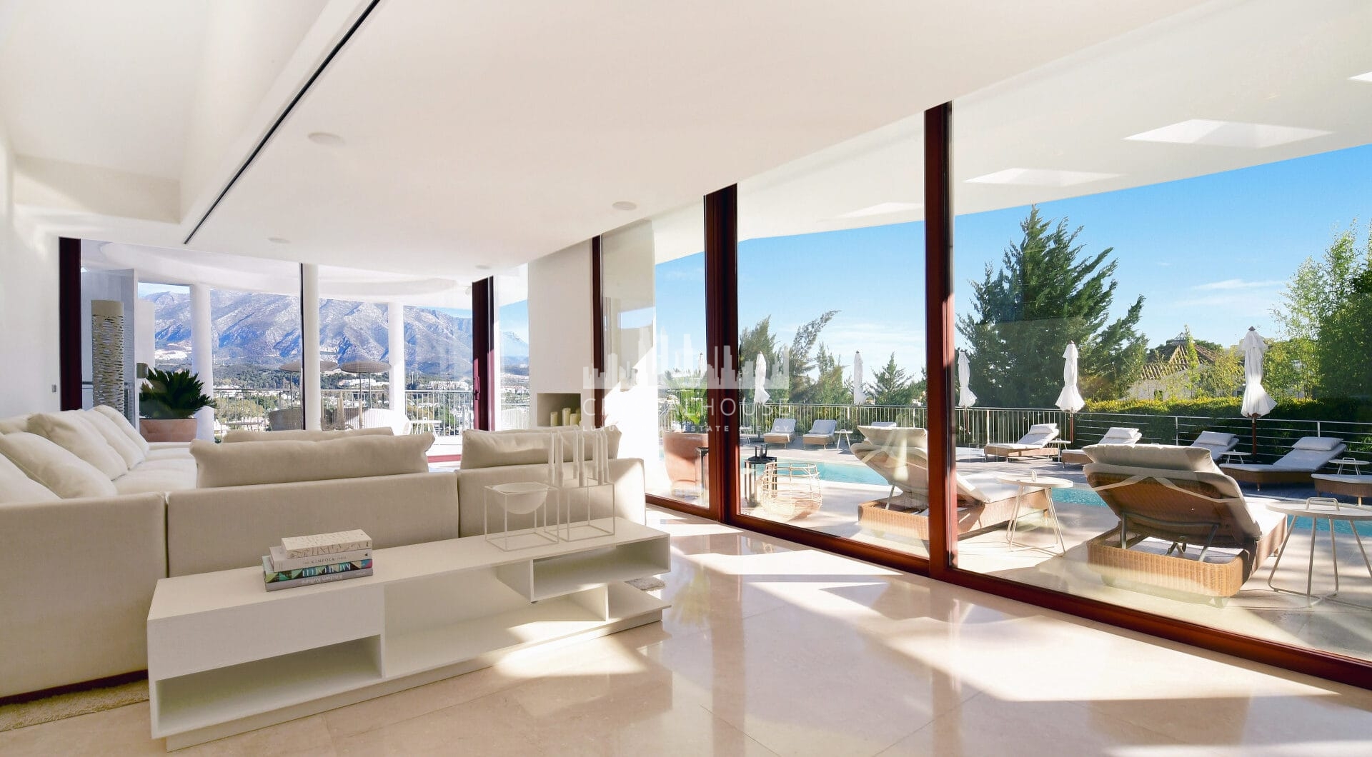 Contemporary Villa with Private Pool &amp; Garden in Los Naranjos