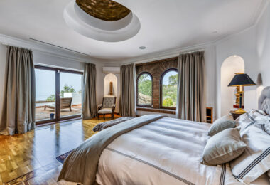Astonishing 7-bedroom villa with panoramic sea views, private pool, and sprawling 5-hectare estate in La Mairena.