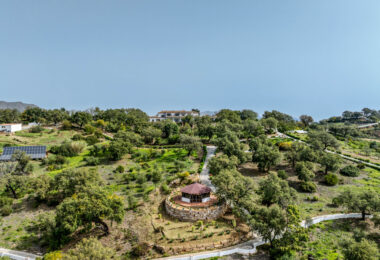 Astonishing 7-bedroom villa with panoramic sea views, private pool, and sprawling 5-hectare estate in La Mairena.