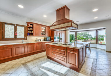 Astonishing 7-bedroom villa with panoramic sea views, private pool, and sprawling 5-hectare estate in La Mairena.