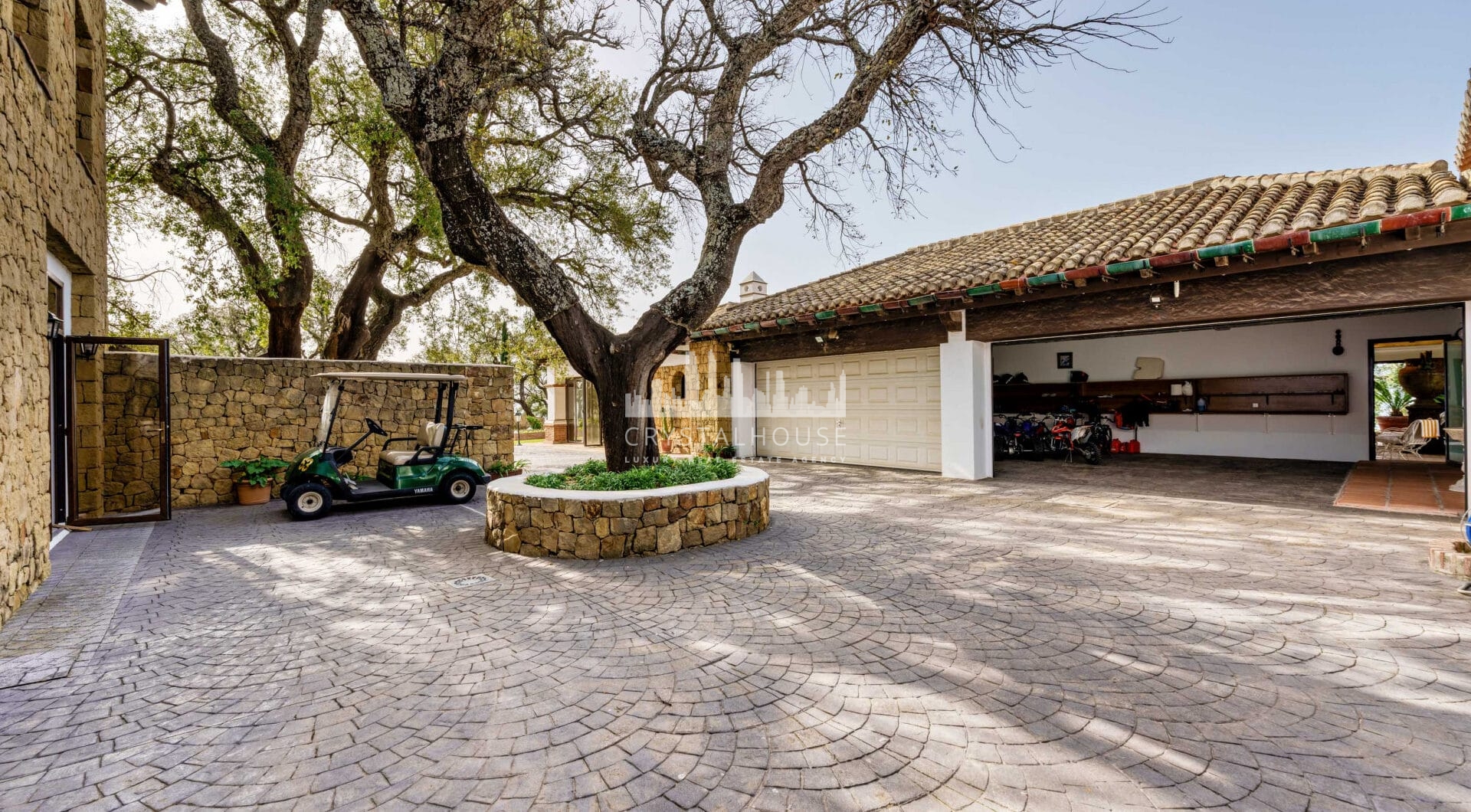 Astonishing 7-bedroom villa with panoramic sea views, private pool, and sprawling 5-hectare estate in La Mairena.
