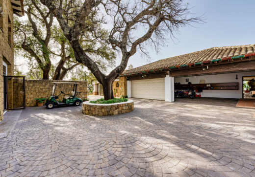 Astonishing 7-bedroom villa with panoramic sea views, private pool, and sprawling 5-hectare estate in La Mairena.