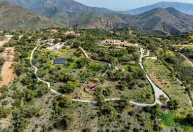 Astonishing 7-bedroom villa with panoramic sea views, private pool, and sprawling 5-hectare estate in La Mairena.